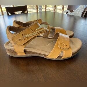 Earth Origins Bria Sandals 7.5M Amber Yellow